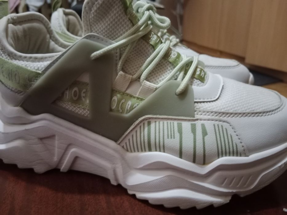 Кроссовки лёгкие 40размер