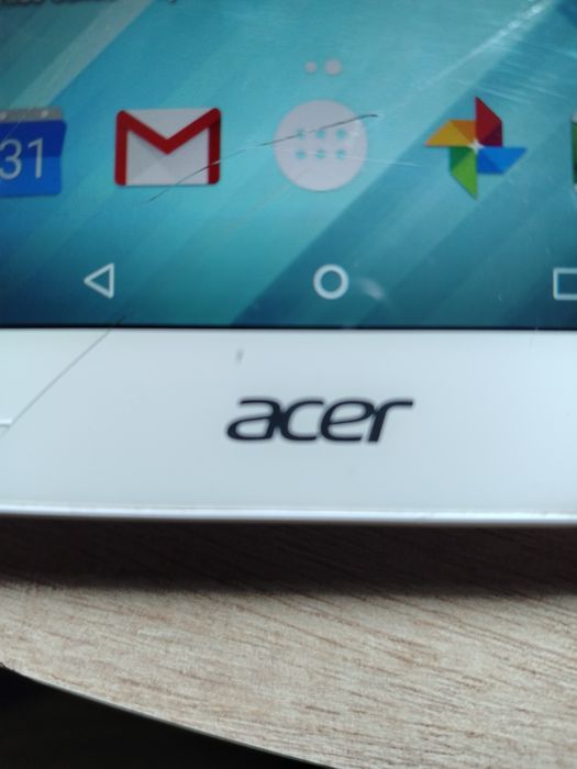 Продавам таблет Acer