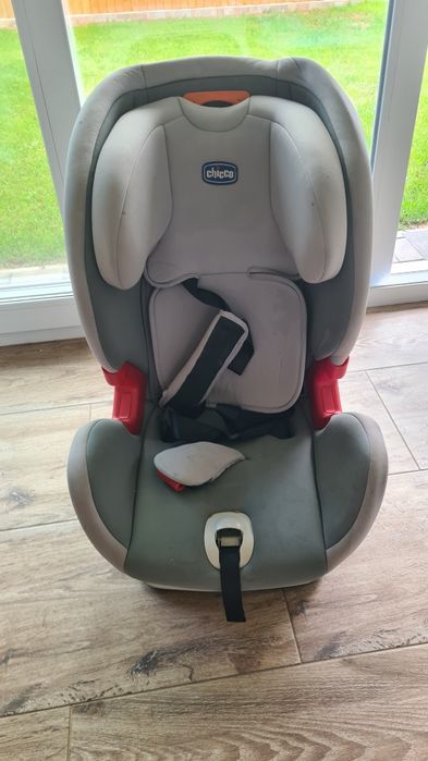 Vând scaun auto copil chicho