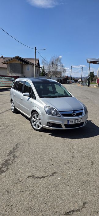 Vând Zafira 1.9 cdti