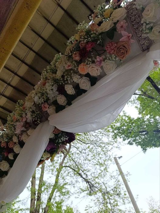 Абсолютно новая свадебная арка из цветов премиум класса.