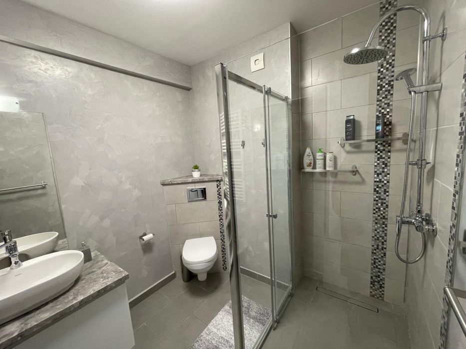 Vand la cheie apartament 1 camera studio, modificat si parcare privata