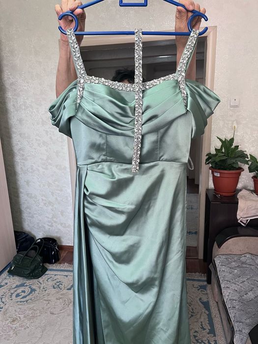 Продам нарядное платье