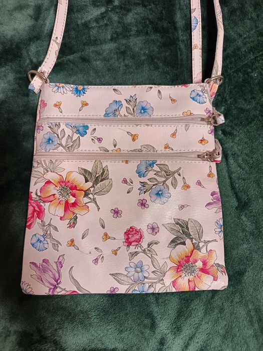 Poșetă piele naturala, motiv floral. Noua