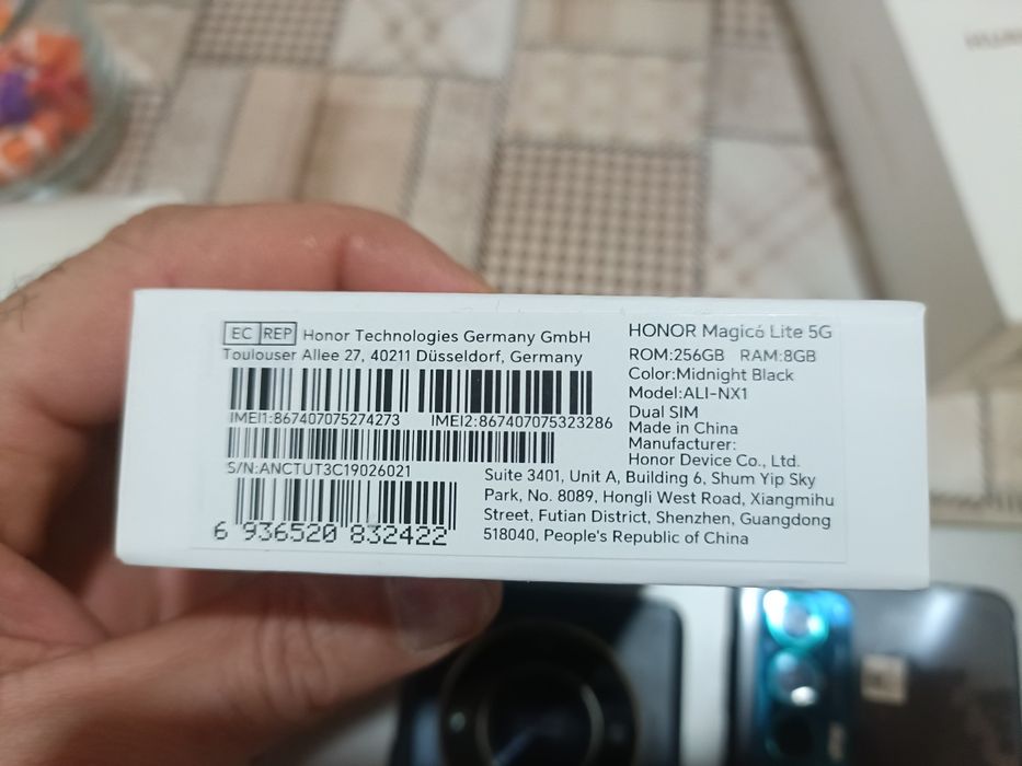 Vând telefoanele din poze