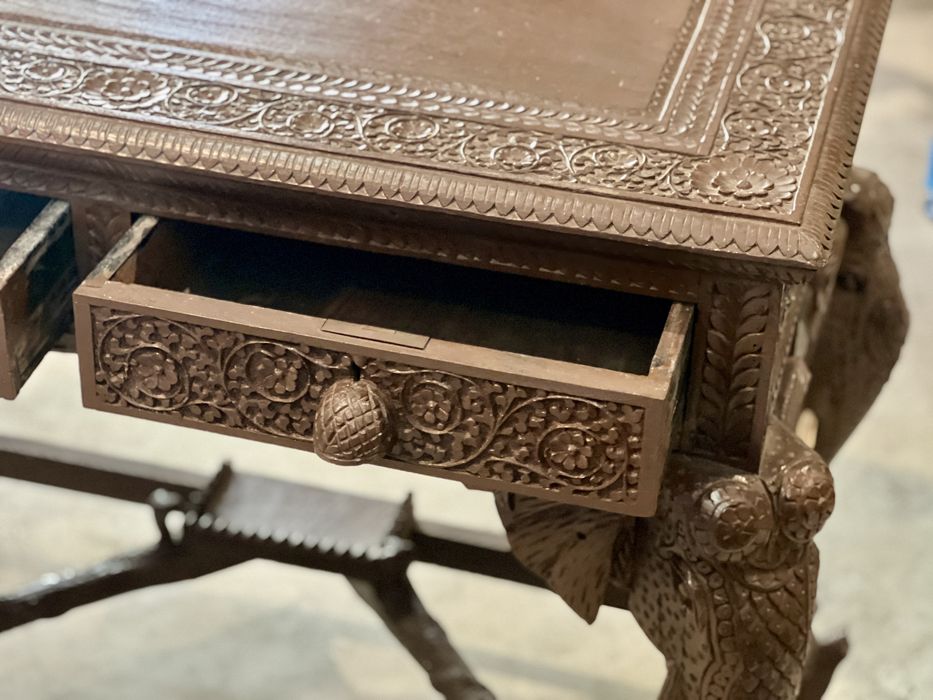 Consolă veche din lemn masiv sculptată manual, cu elefanți – 2 sertare
