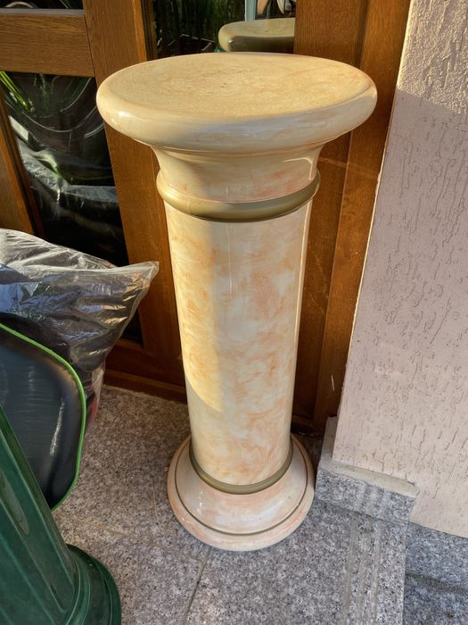 Piedestal din ceramica