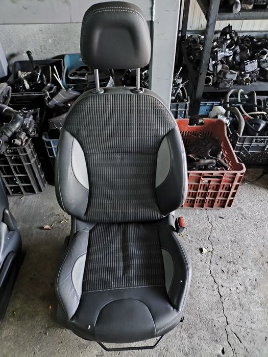 Салон за Пежо/Peugeot 2008