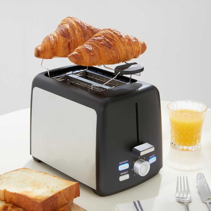 Тостер за 2 филии Amazon Basics със 7 нива на препичане 800 W
