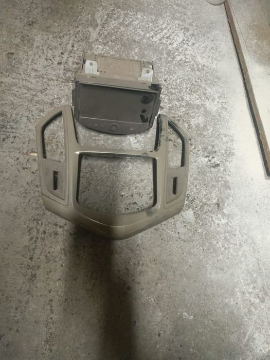 Продам автомогнитолы на шевроле круз и хундай акцент