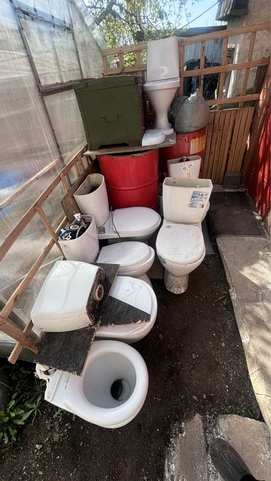 Унитазы ,Продам буу унитазы