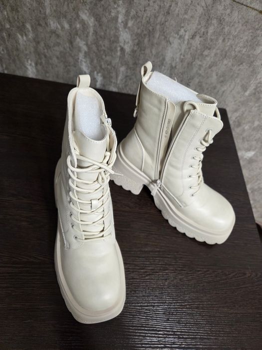 Продам зимние ботинки 39 р.