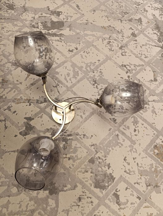 Продам    люстру