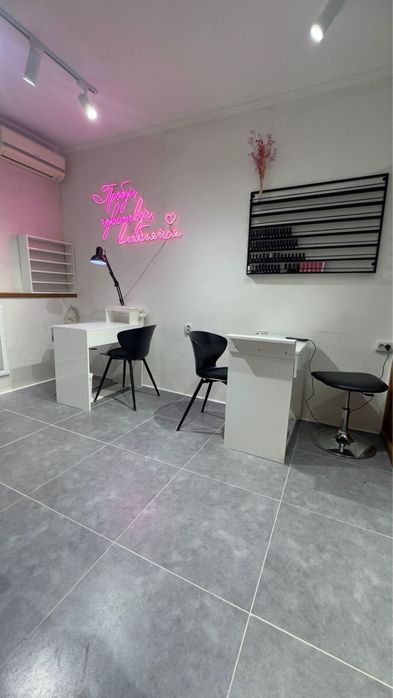 Сдается маникюрный стол