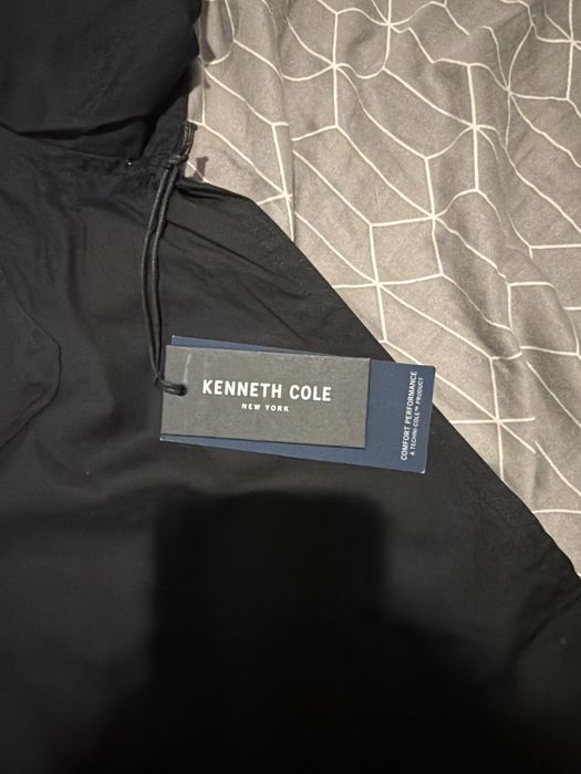 Camasa neagra pentru evenimente este noua dupa cum se vede si in poze are eticheta este marimea M si este slim fit