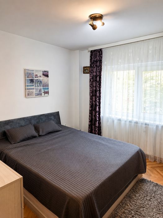 Apartament 3 camere de închiriat