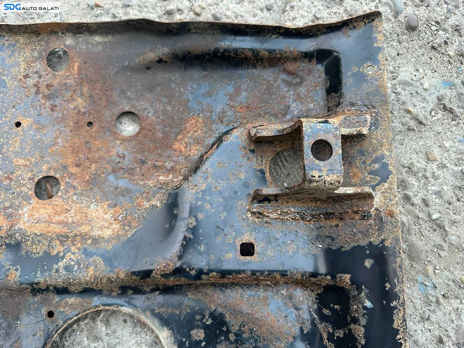 Scut Motor Metalic Dodge Nitro 2007 - 2012 [X4062]