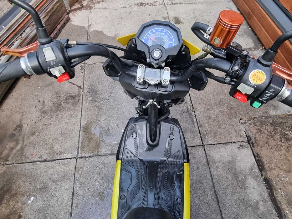 Электроскутер, новая резина.