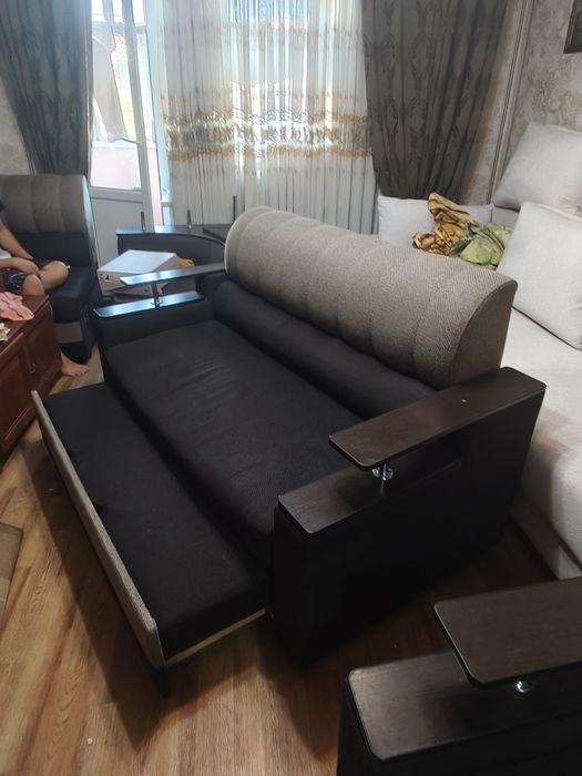 Угловой выкатной диван и кресло