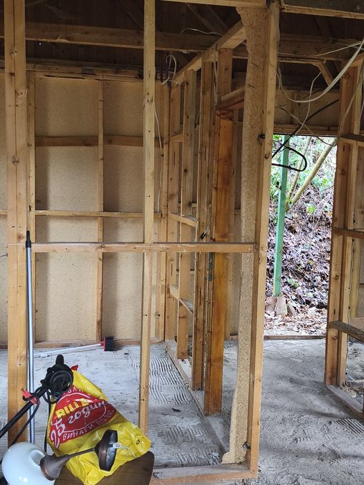 Дървена къща с интернитови плоскости