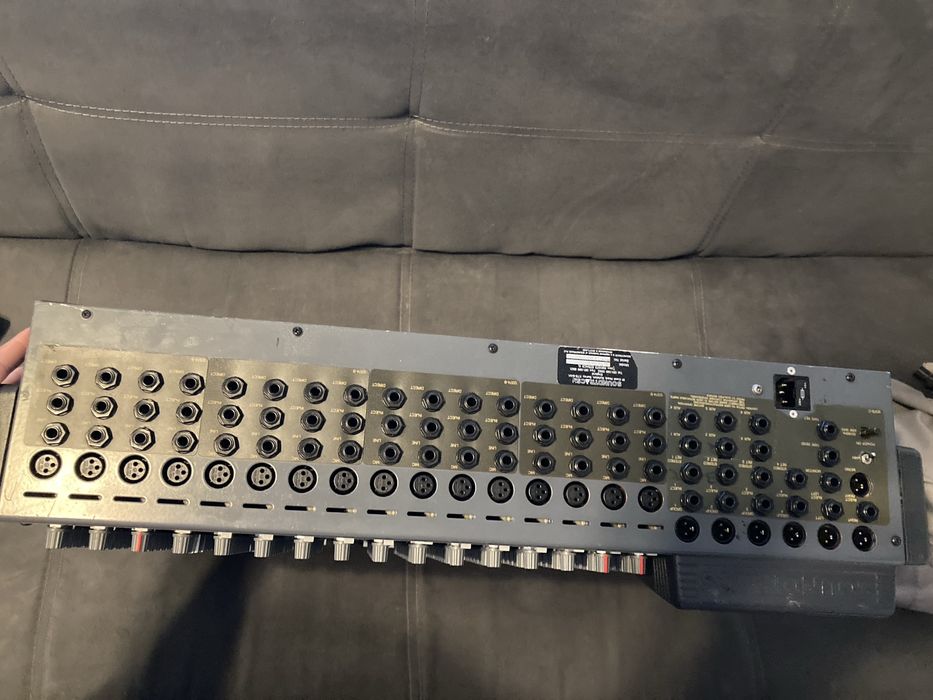 Смесителен пулт Soundtracs Solo