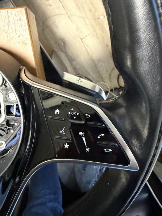 Оригинален карбонов волан за Mercedes S class W223 с подгряване