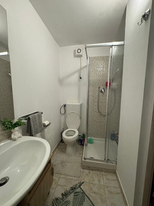 Închiriez apartament