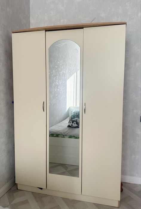 Продам б/у  шкаф