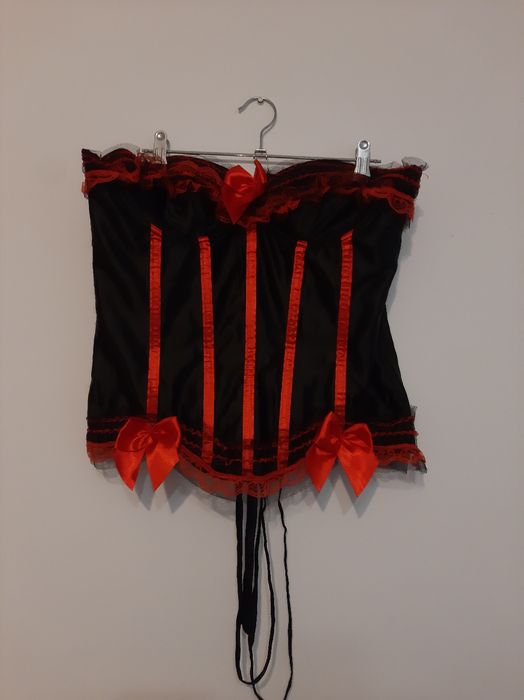 vand corset negru rosu