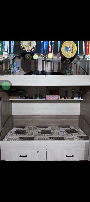 Двухъярусная кровать, в хорошем состоянии, все механизмы рабочие.