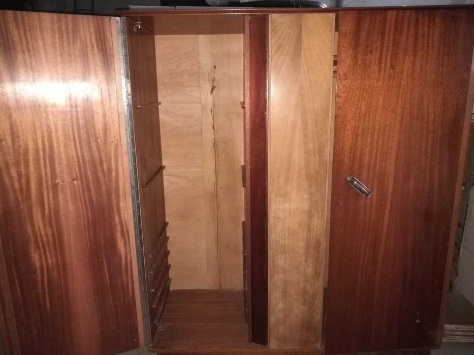 Двукрилен, старинен гардероб, коментар на цената при оглед