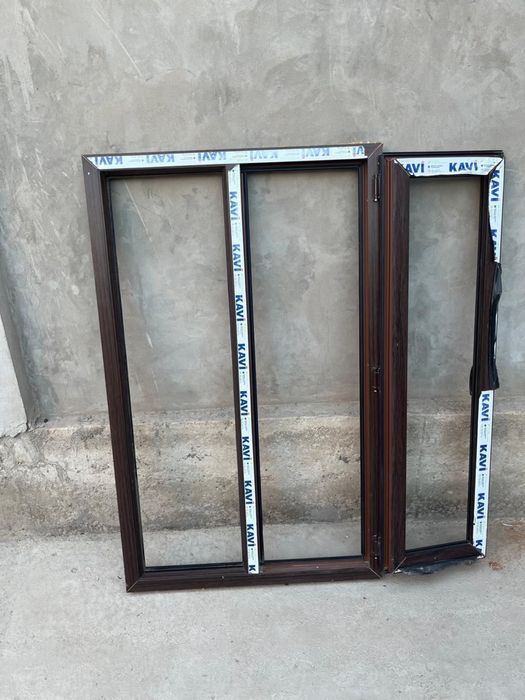 Пластик айна и темир есик