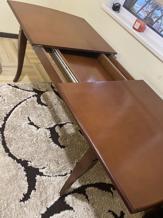 Обеденный стол