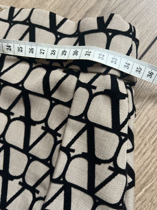 Кафяеа пола Valentino.