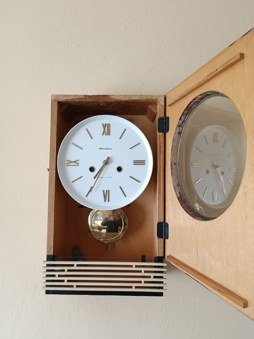 Стенен часовник Янтар