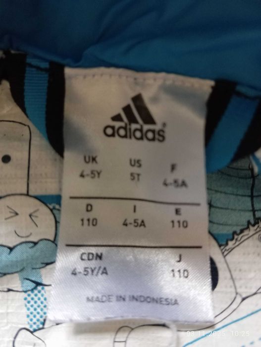 куртки ветровки .