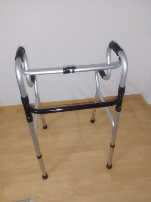 Ходунок для инвалидов