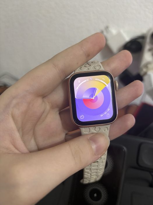 Продам apple watch se 40мм