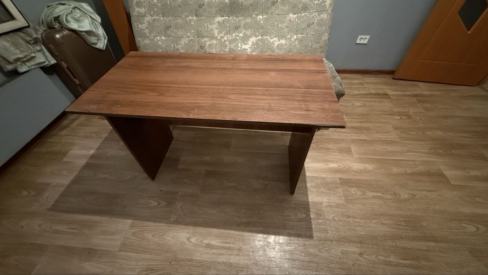 Продам стол кухонный