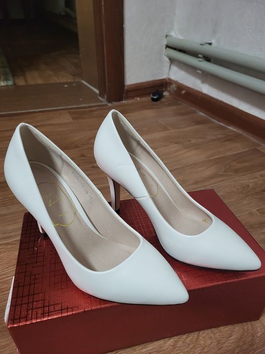 Босоножки и туфли