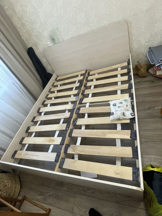 Продам кровать без матрса