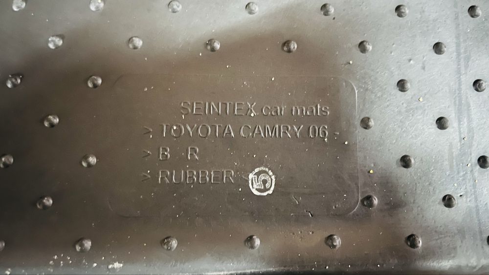 Коврики резиновые Camry 40