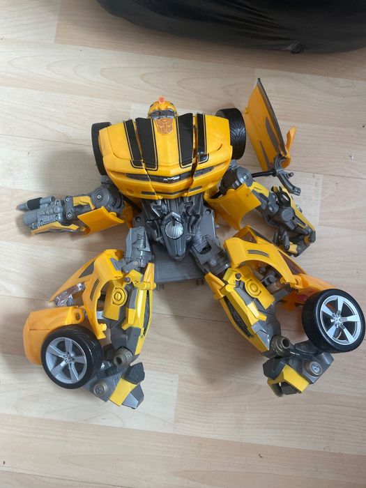 Transformers ultimate Bumblebee 32 cm