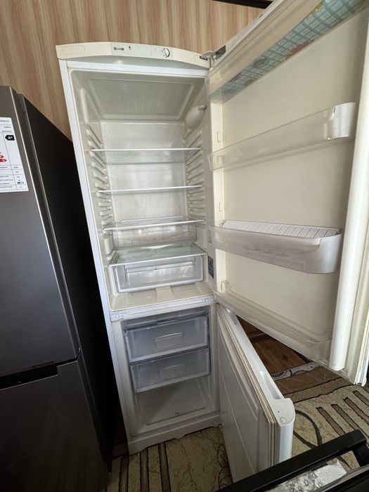 Indesit холодильник