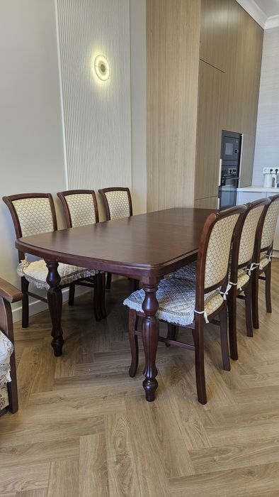 Продам стол и 6 стульев
