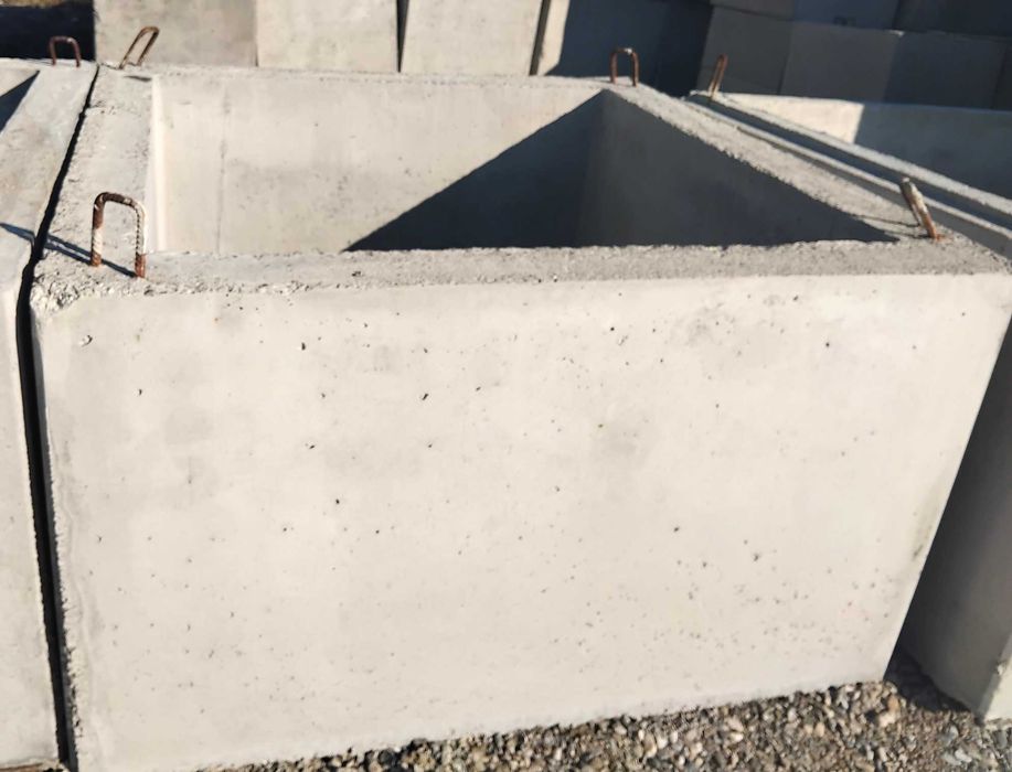 Camin patrat din beton dimensiune interioara 100 x 100 cm