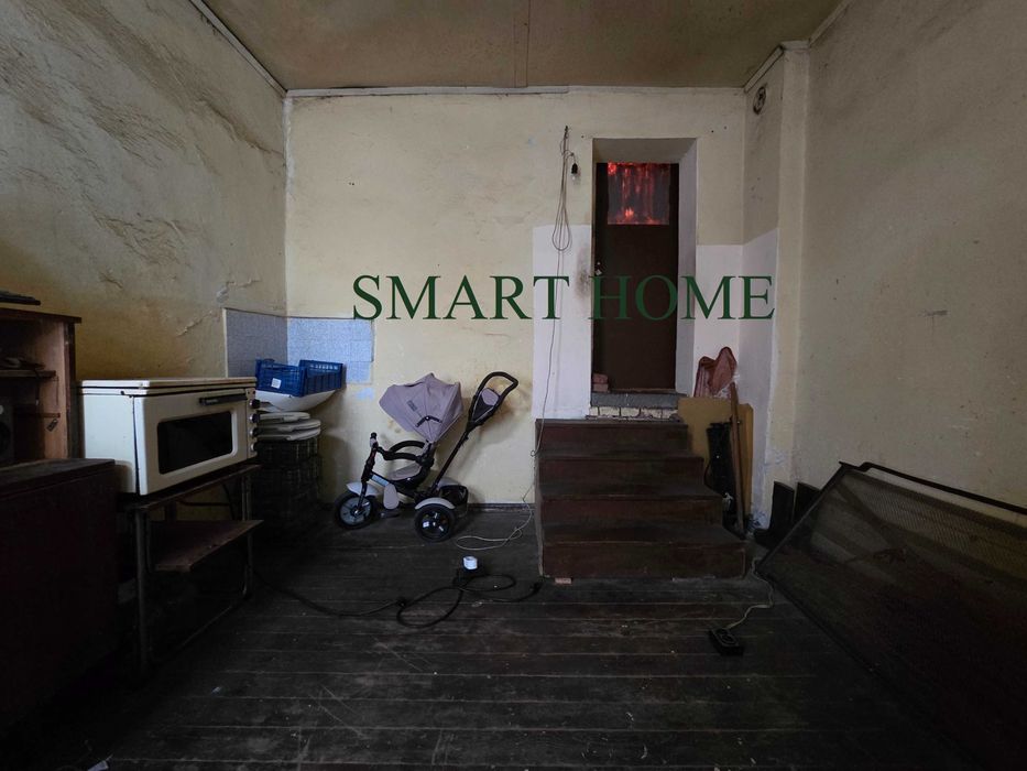 Едноетажна къща на гара Горна Оряховица!