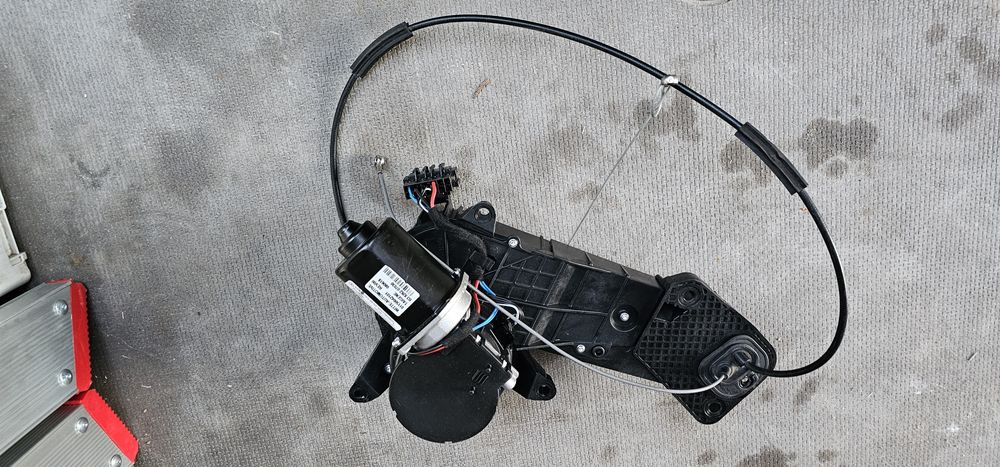 Motor usa culisanta electrica stanga Mercedes W447