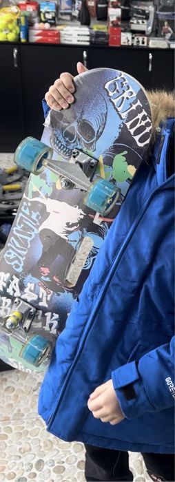 Спортивный скейт борд