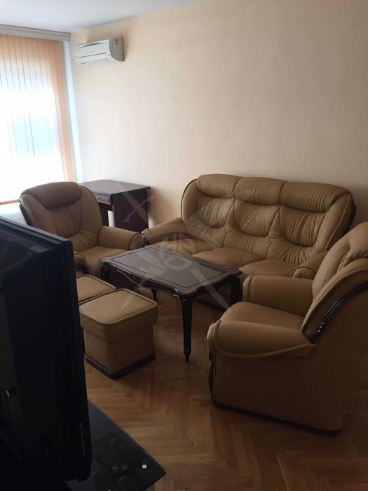 Тристаен апартамент под наем в Центъра 1932071